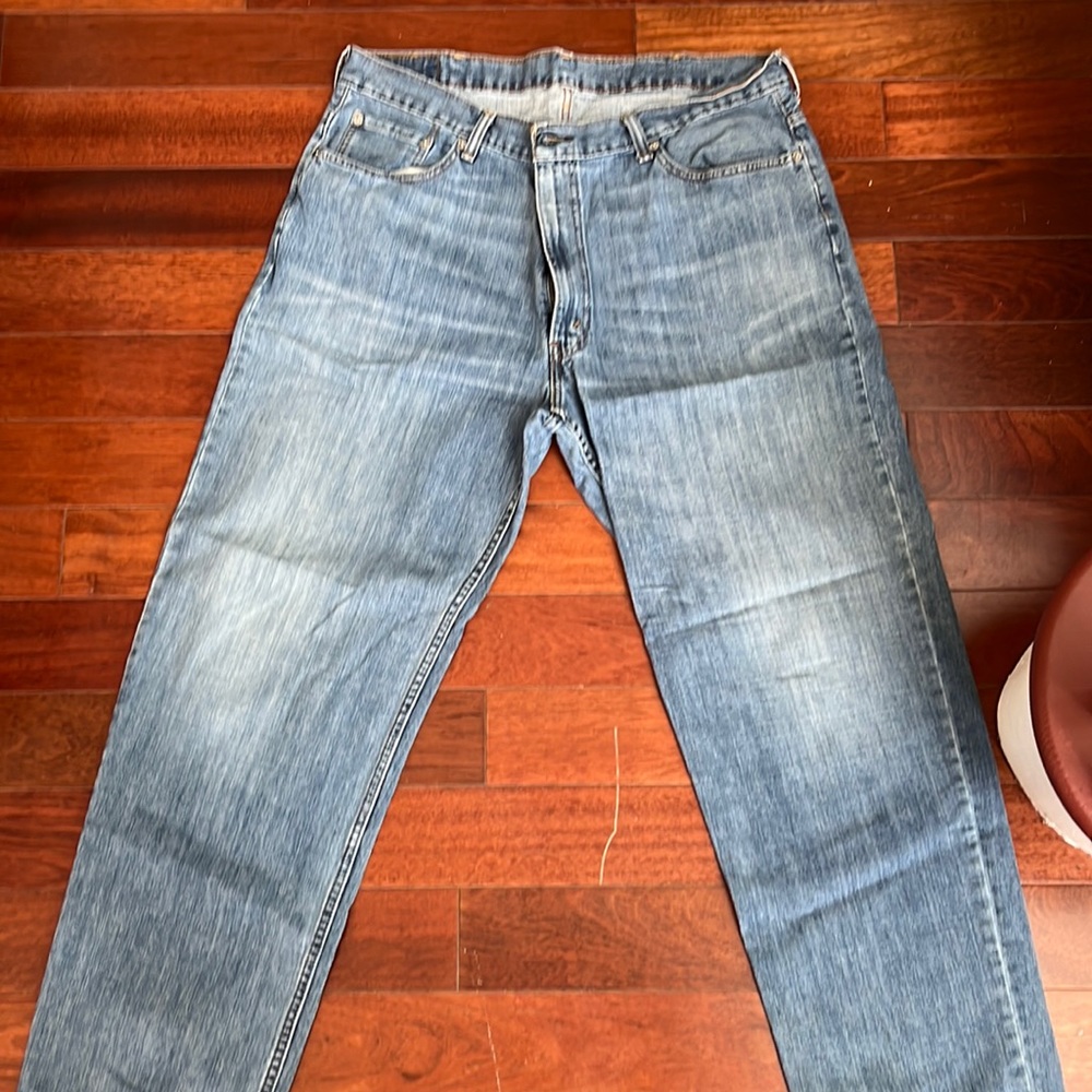 Levi’s 550 Men’s light wash jeans
